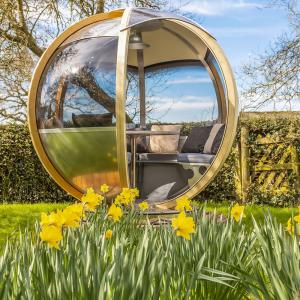 Ornate Garden Luxury Rotating Seater Garden Pod -